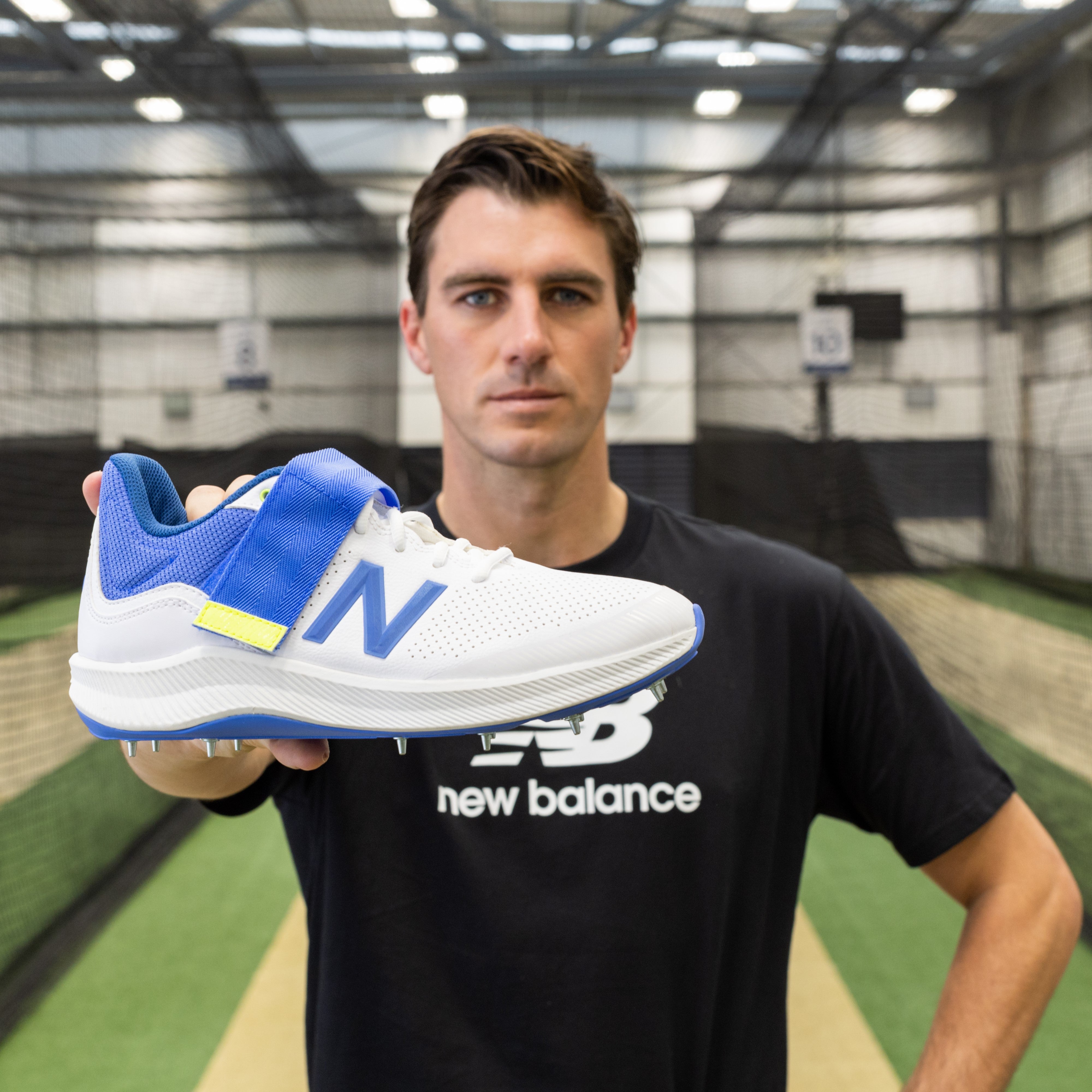 New balance cricket spike sales shoes